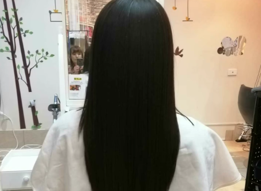 Silky-smooth long black hair after Smooth Shine