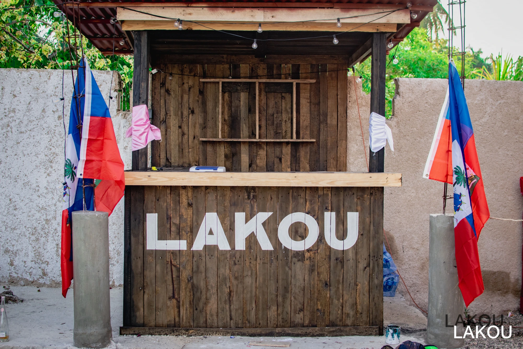 String lights over the lakou