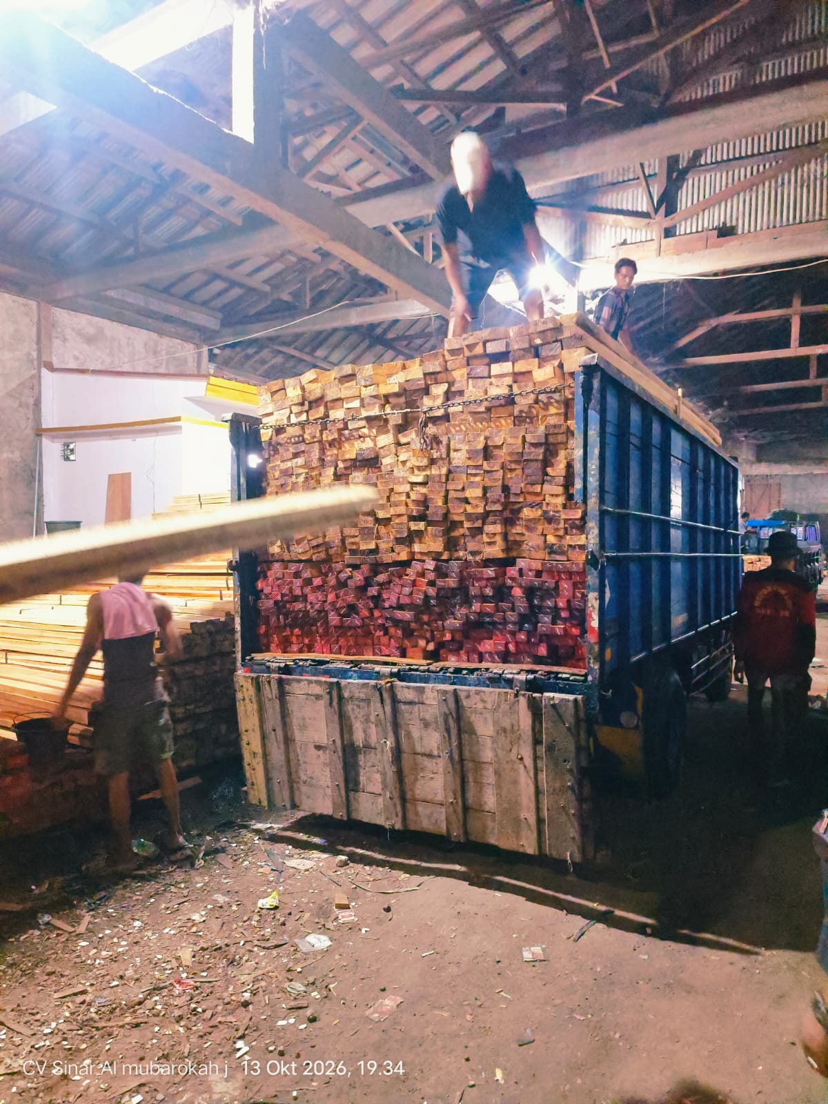 Papan Kayu Meranti — grosir kayu jati jakarta