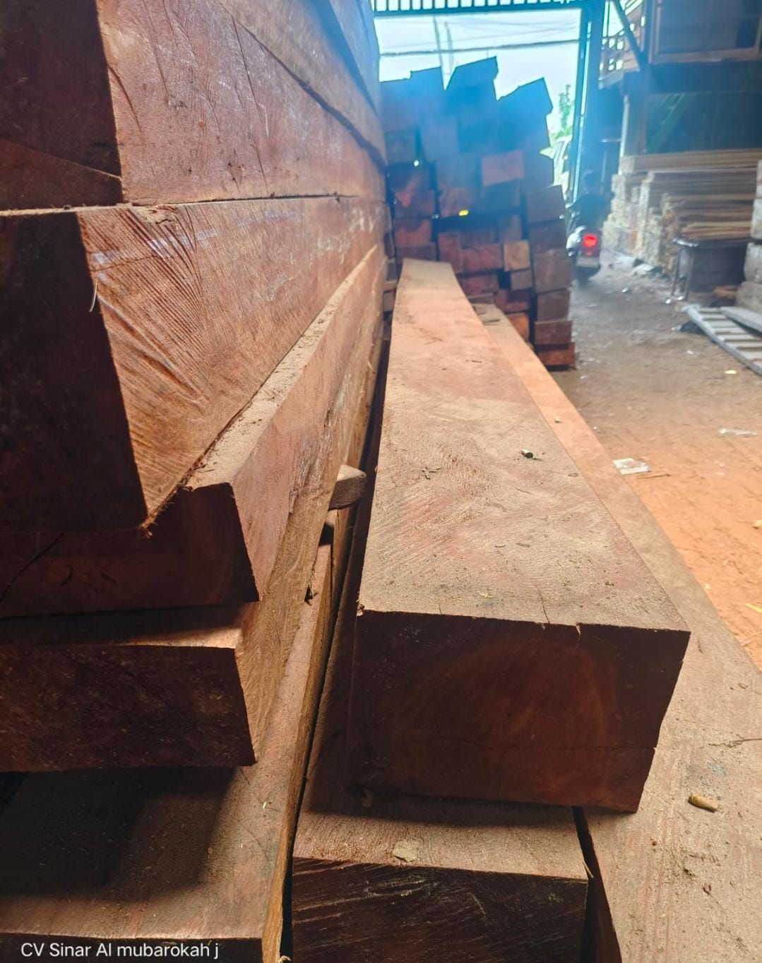 Balok Kayu Keras — grosir balok kayu bangkirai