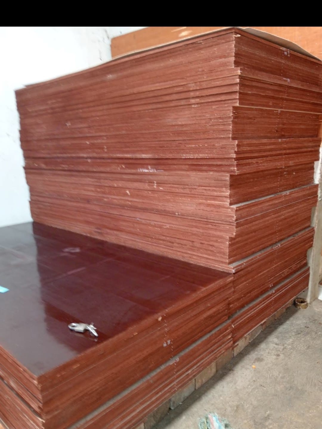 Multiplek Phenolic Film Face 18mm — distributor triplek phenolic murah