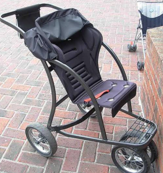 Carrito de bebé abandonado en Disneyland Paris