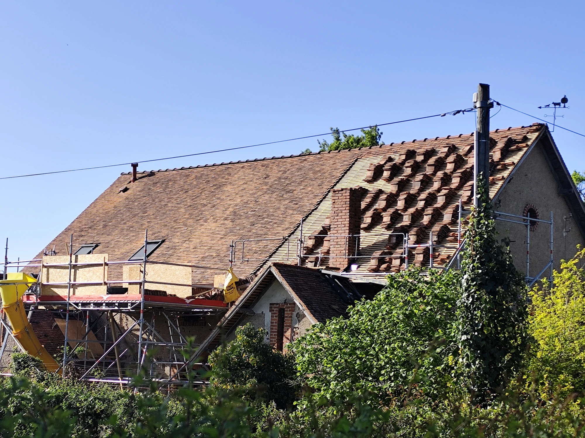 Couverture en tuiles — Tuile plate — grange — 2026