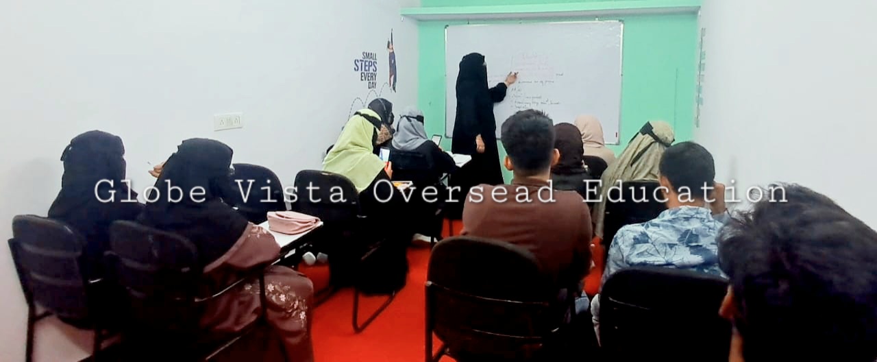 Students attending live class at Globe Vista Santosh Nagar